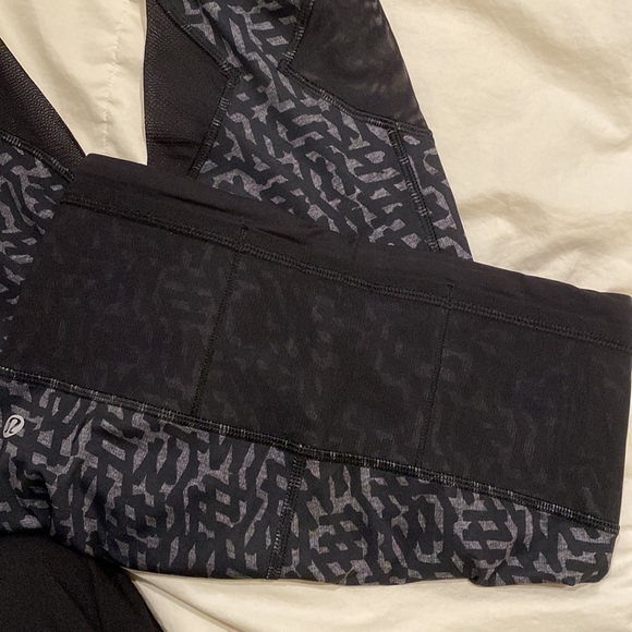 Lululemon Black Printed Mesh Back Leggings with Unique Print Size 4 - Picture 3 of 6